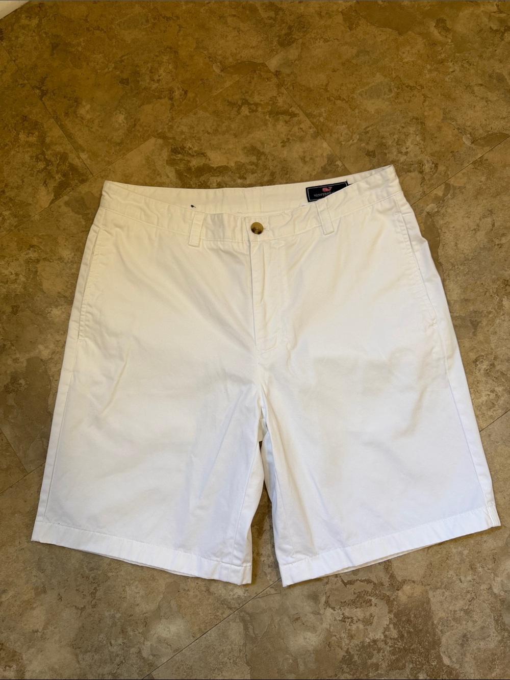 Vineyard Vines Men's White Flat Front Shorts size 33